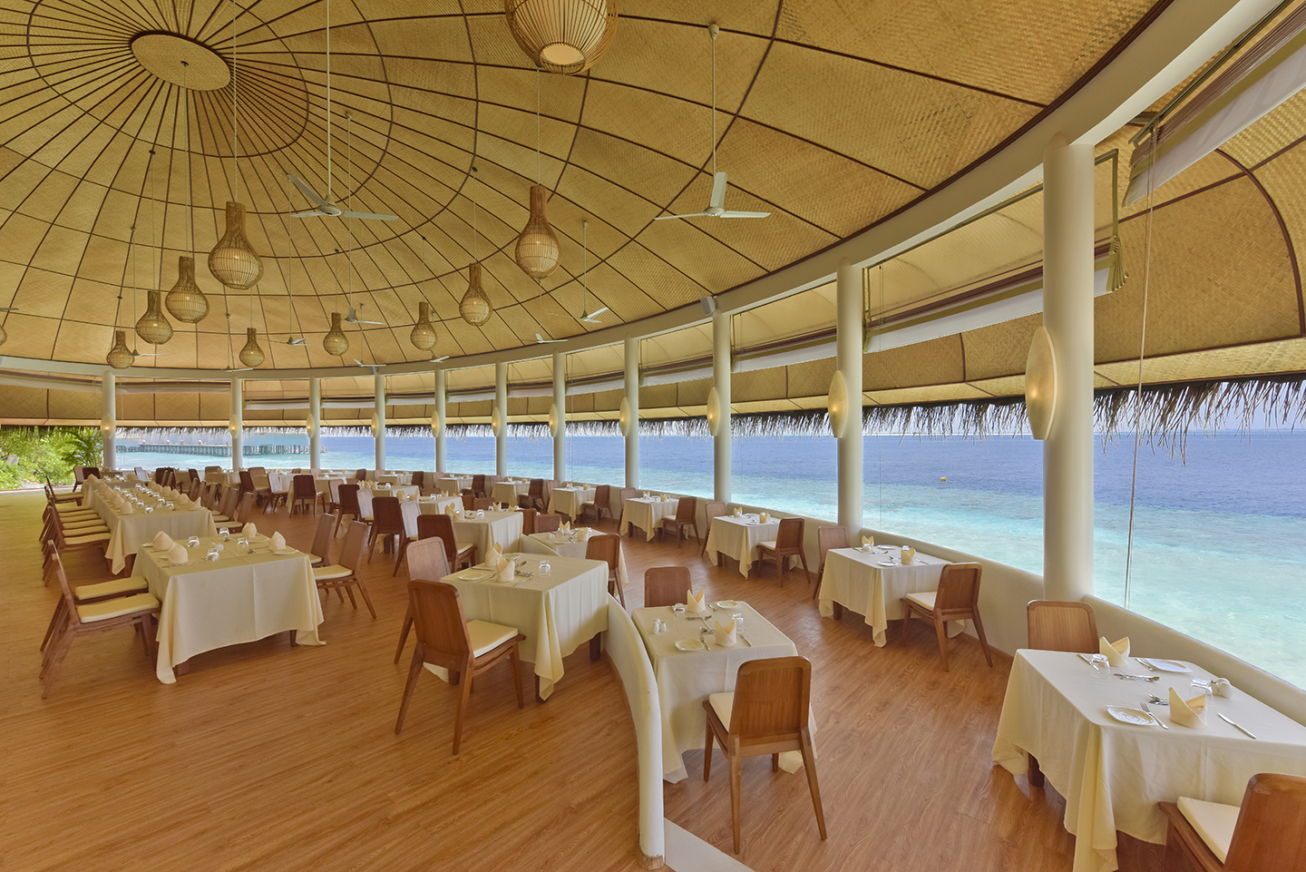 DL-HRES-Dreamland_Sea_Panorama_Restaurant_01